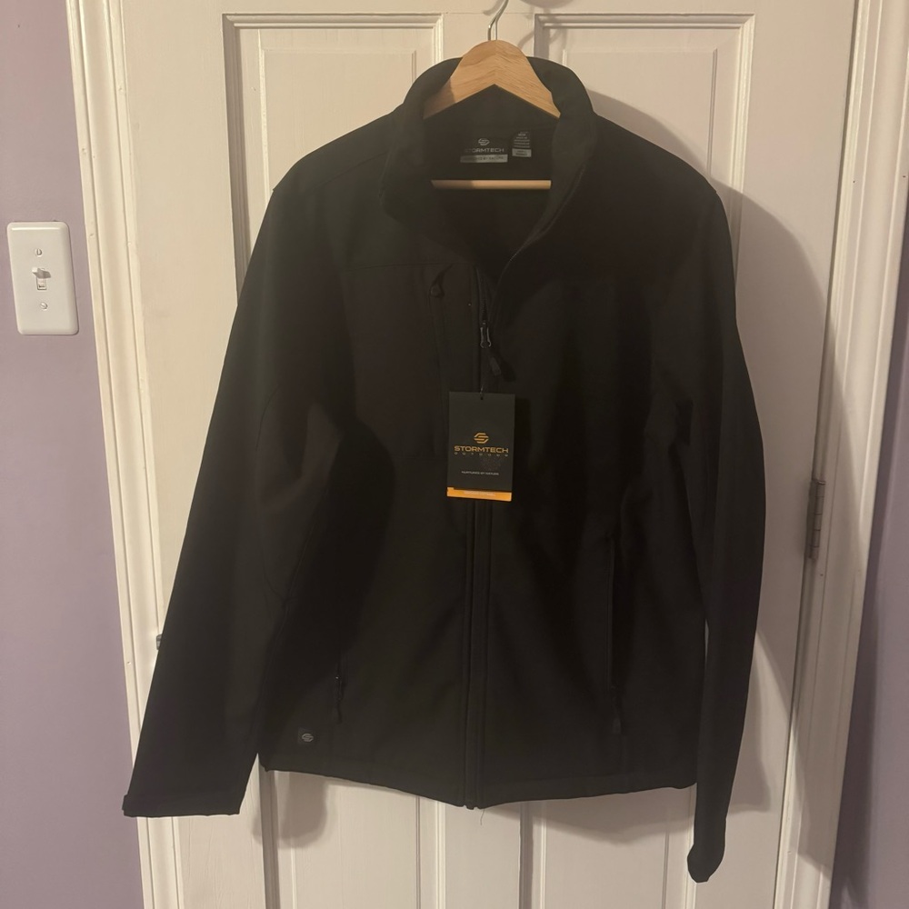 NWT Stormtech BHS-3 Men's Cascades
Softshell, with not noticble
logo(see pic)